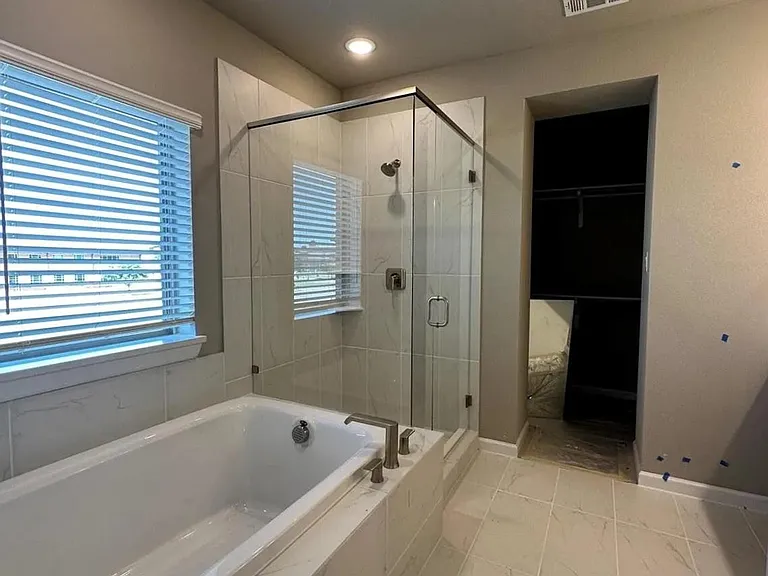 2525 Four Roses Dr — Photo 15