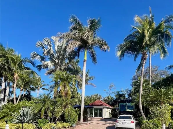 5003 Coach LN, NAPLES, FL 34114