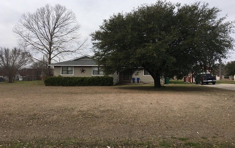 1st image of 704 Cherokee Dr
