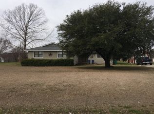 704 Cherokee Dr, Tioga, TX 76271