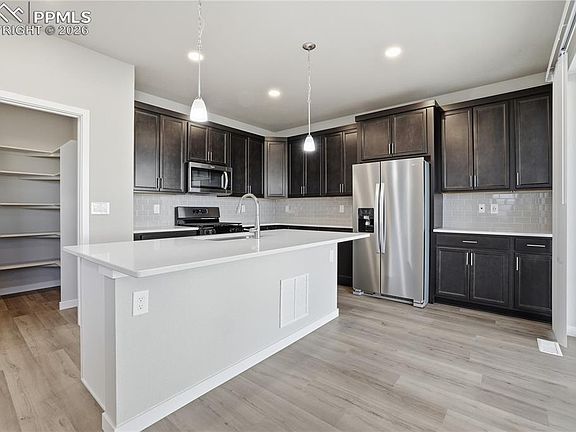 4th image of 471 Atchison Way