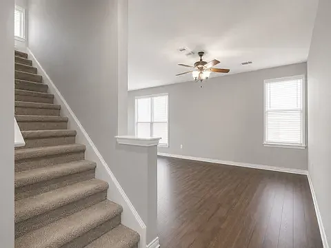 1429 Devonshire Dr — Photo 4