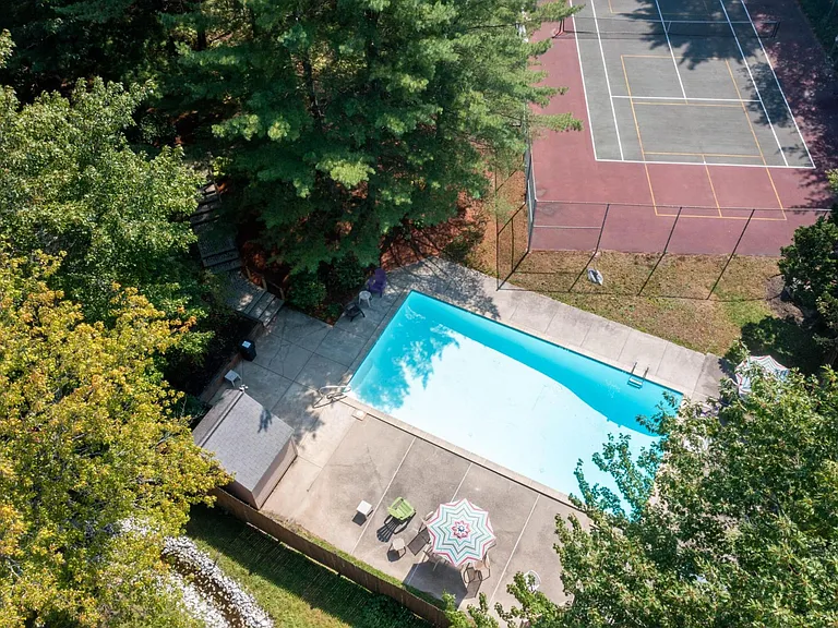 5 Dresden Ct — Photo 73