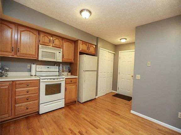 3rd image of 1298 Courtney Dr