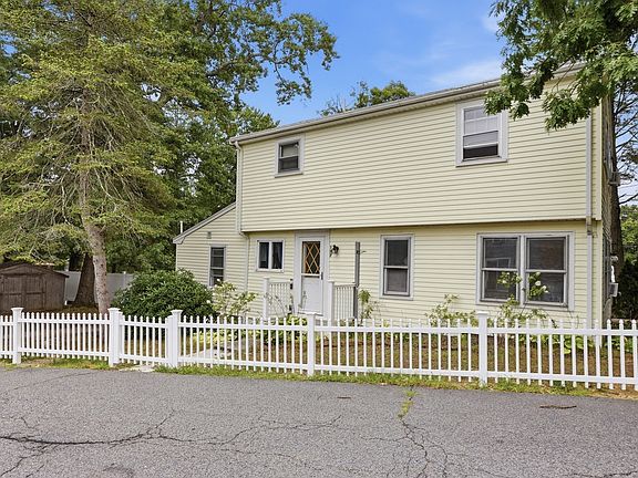 3rd image of 107 Pond St