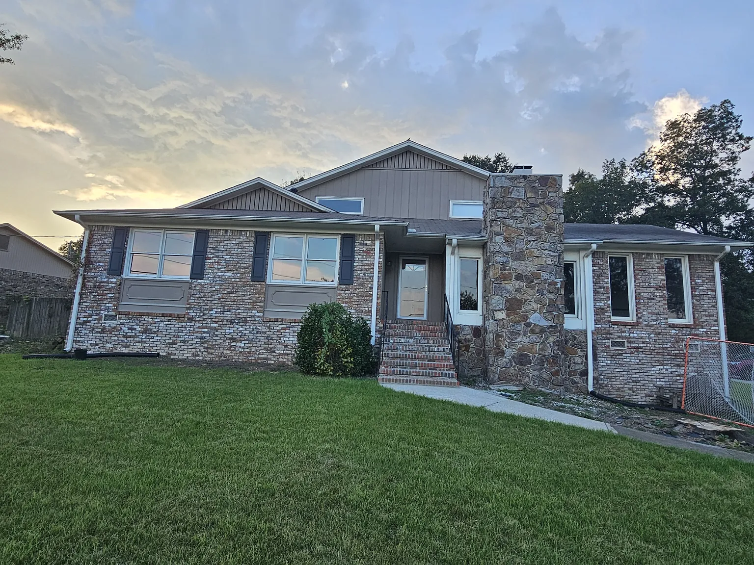 5 bed, 2987 sqft, $3,000 — Photo 1