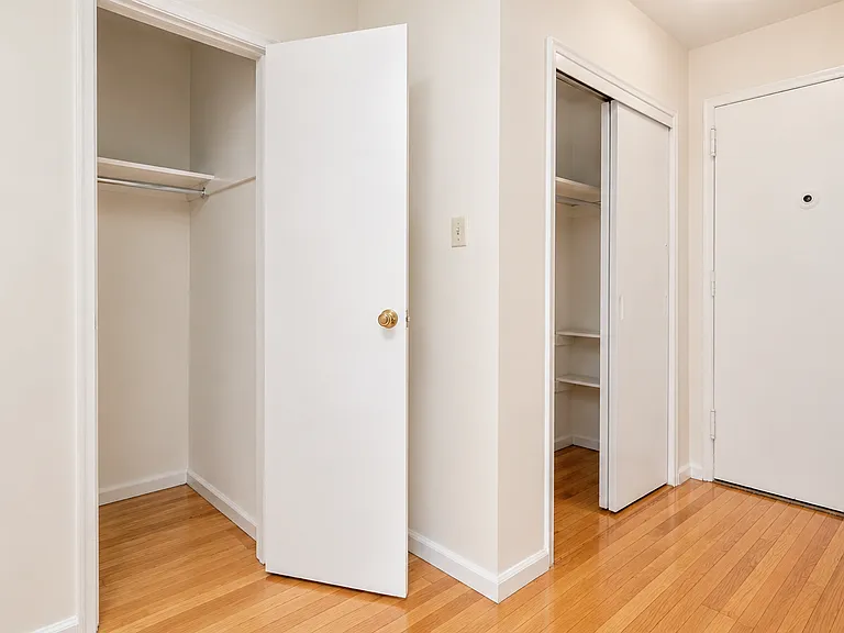 540 Ocean Pkwy #310 — Photo 4
