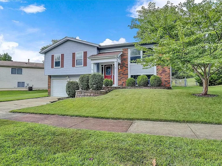 927 Bellestri Dr — Photo 2