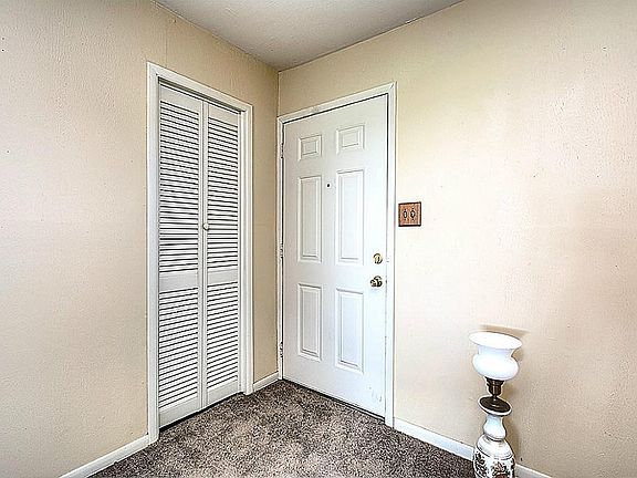 4th image of 10114 Rhonda St