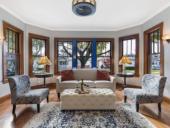 2nd image of 5712 W Leland Ave #1