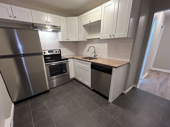 3rd image of 1530 N Utica St #L