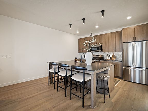 3rd image of 4046 S Sandridge Dr W Unit 4