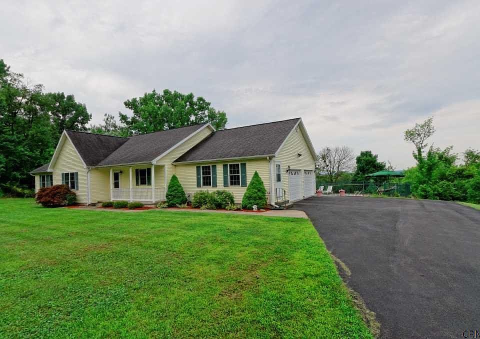 1st image of 6 Denise Dr