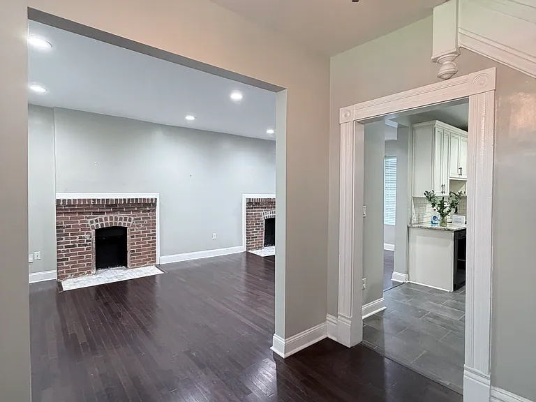 1074 E Columbus St — Photo 2