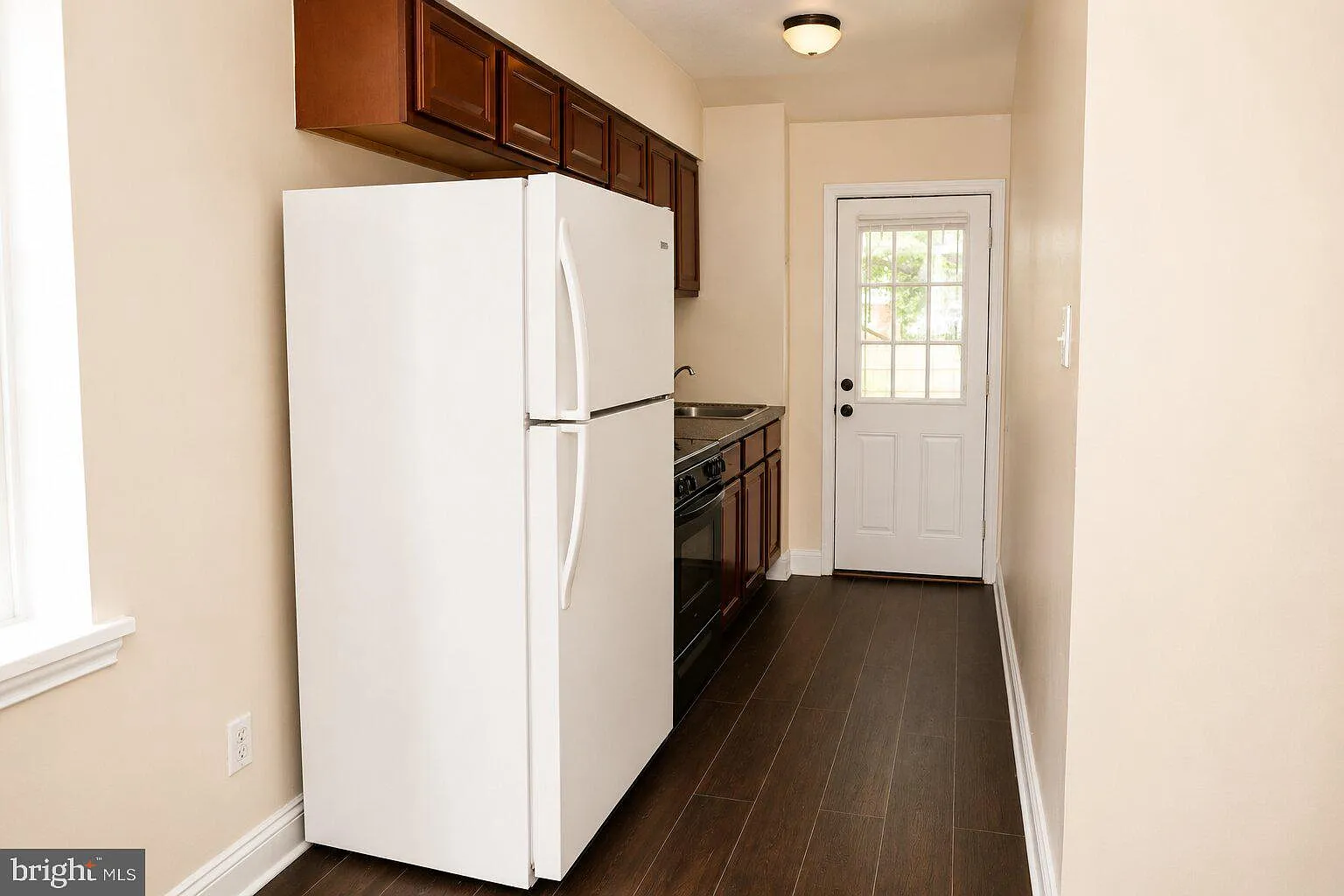 4 bed, 2.0 bath, 815 sqft, $2,300 — Photo 4