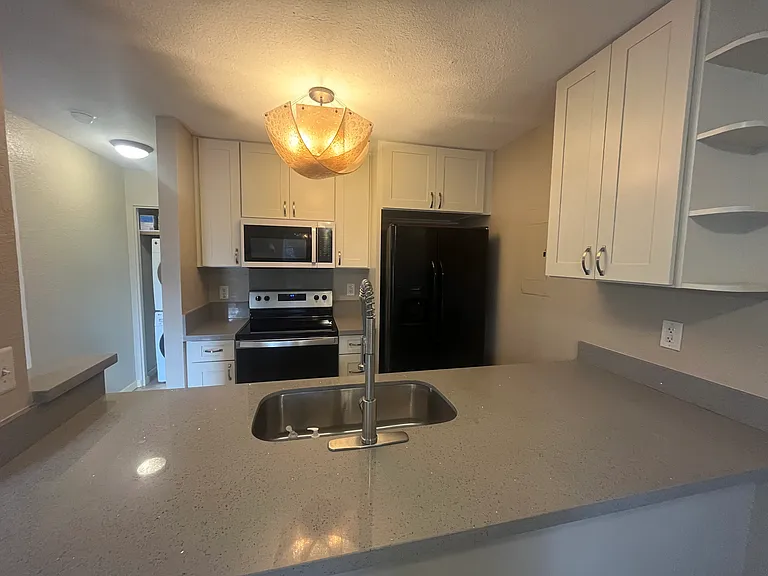 447 Mananai Pl #C — Photo 7
