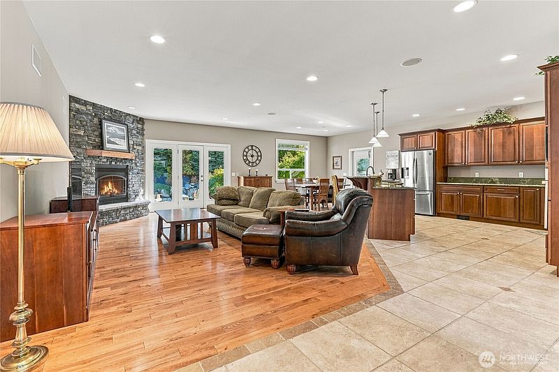 4th image of 609 NE 19th Street