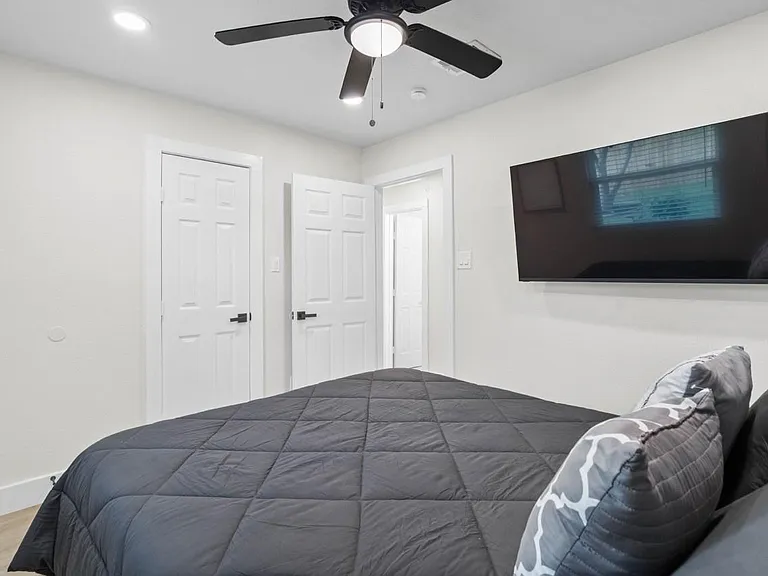 3138 Sunbeam St — Photo 33
