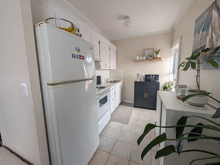 198 Burgar St #4 — Photo 6