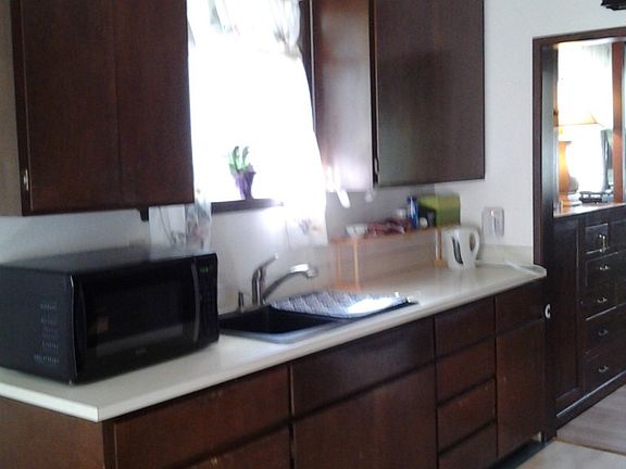 4th image of 128 Bloomington Ave