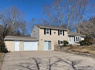 5 Kingswood Dr, North Stonington, CT 06359