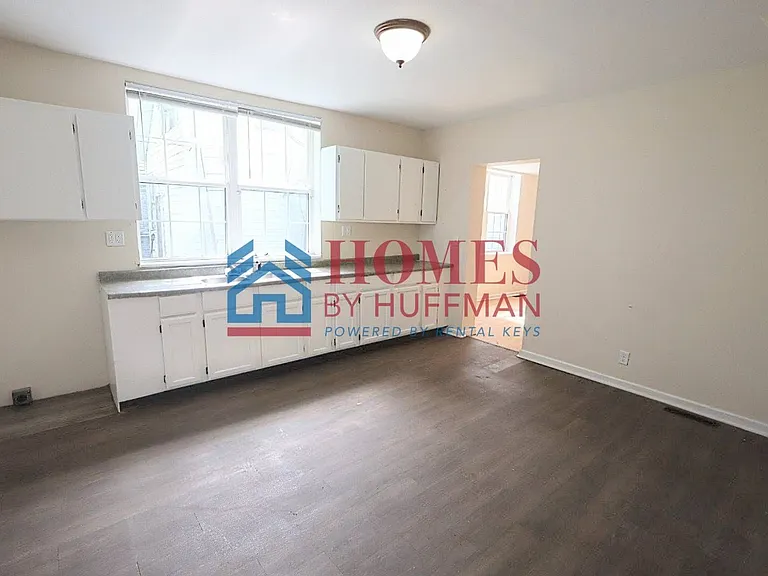 1319 Uhlhorn St — Photo 10