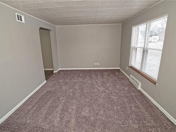5th image of 528 E 215th St