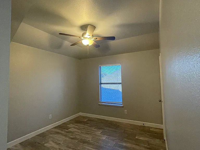 813 Lake Forest Trl — Photo 2