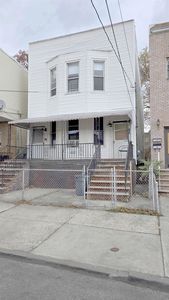 164 Bayview Ave, Jersey City, NJ, 07305