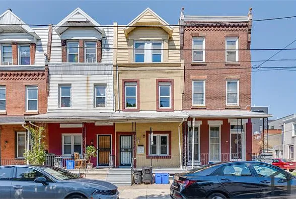 3 bed, $2,200 — Photo 2