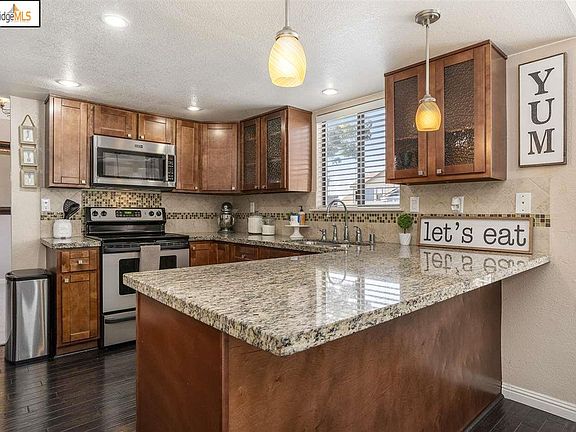 3rd image of 408 Redrock Dr