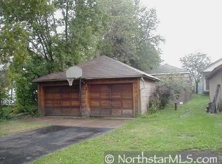241 Peninsula Rd, Medicine Lake, MN 55441