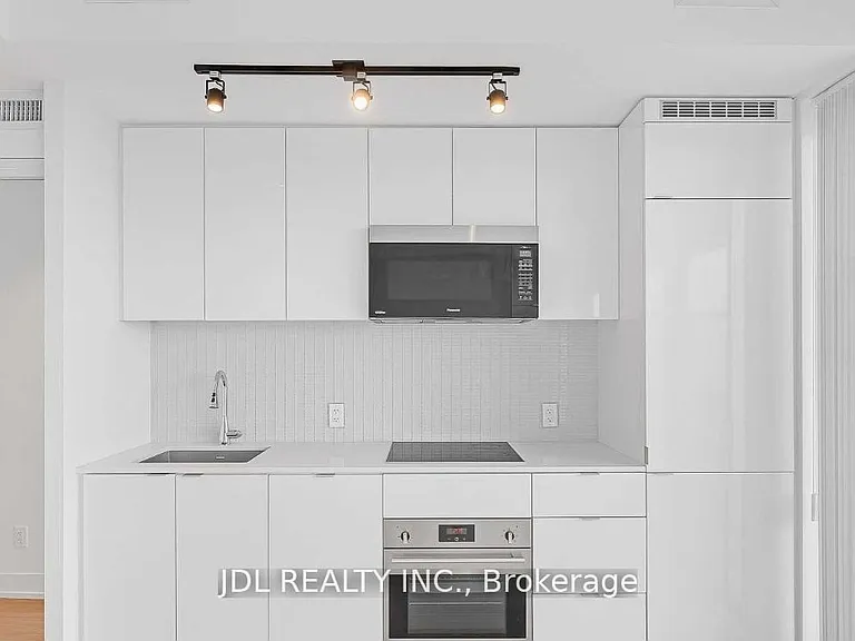 7 Grenville St #5102 — Photo 5