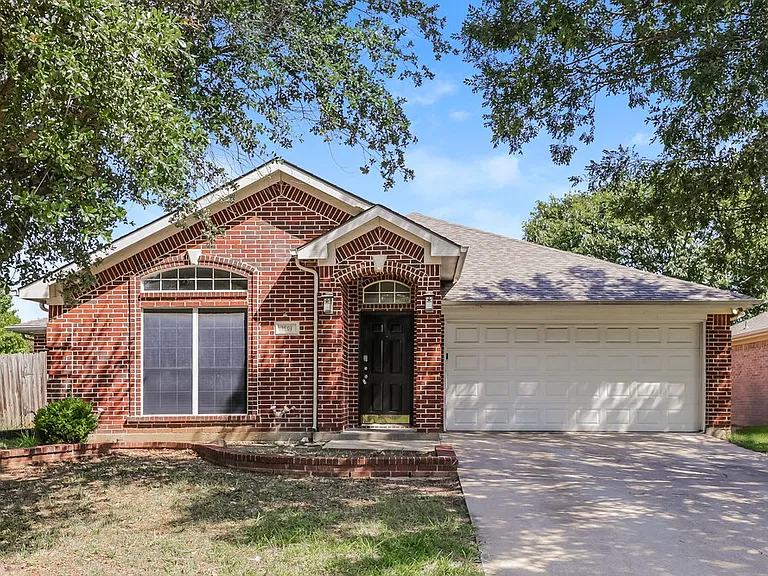 1601 Prescott Dr — Photo 1