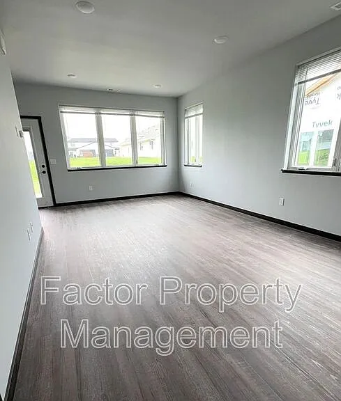 3108 Noble Dr — Photo 5