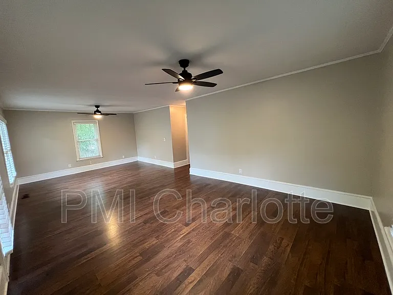 1525 Browns Ave — Photo 6