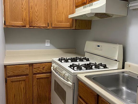 5th image of 10 Kinsley St #4B