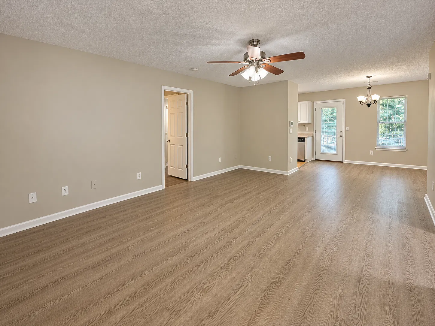 3 bed, 1253 sqft, $1,695 — Photo 4