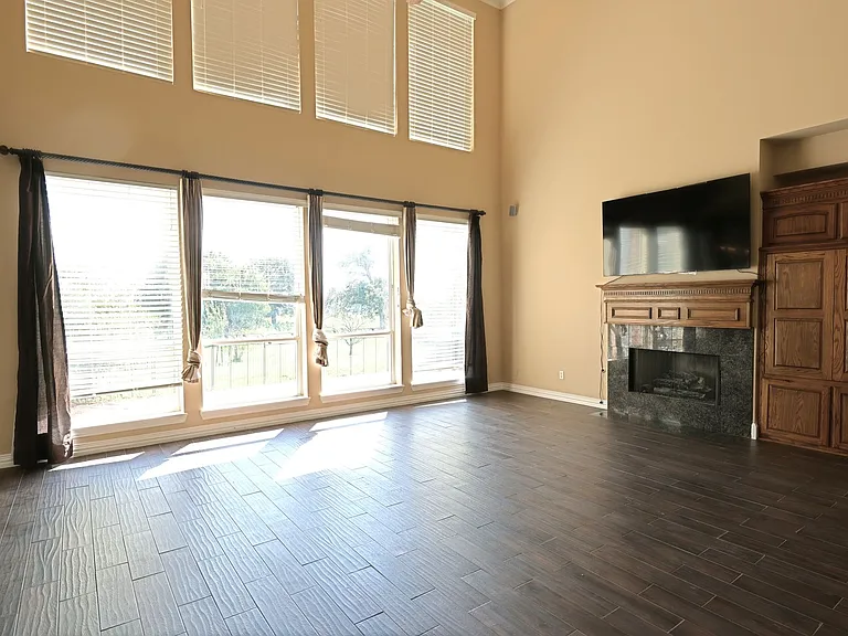 5700 FM 424 — Photo 23