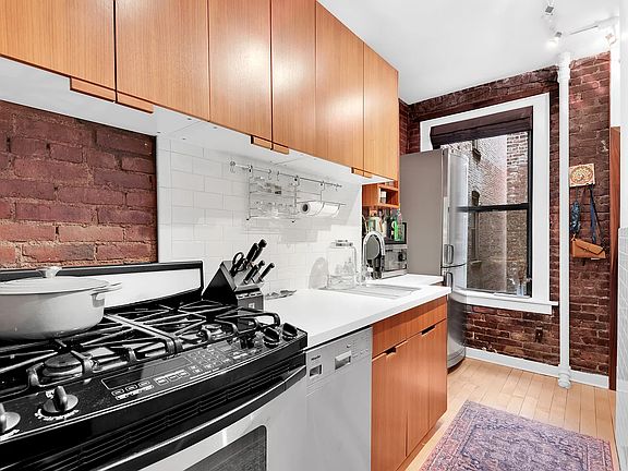 4th image of 334 W 17th St APT 4E