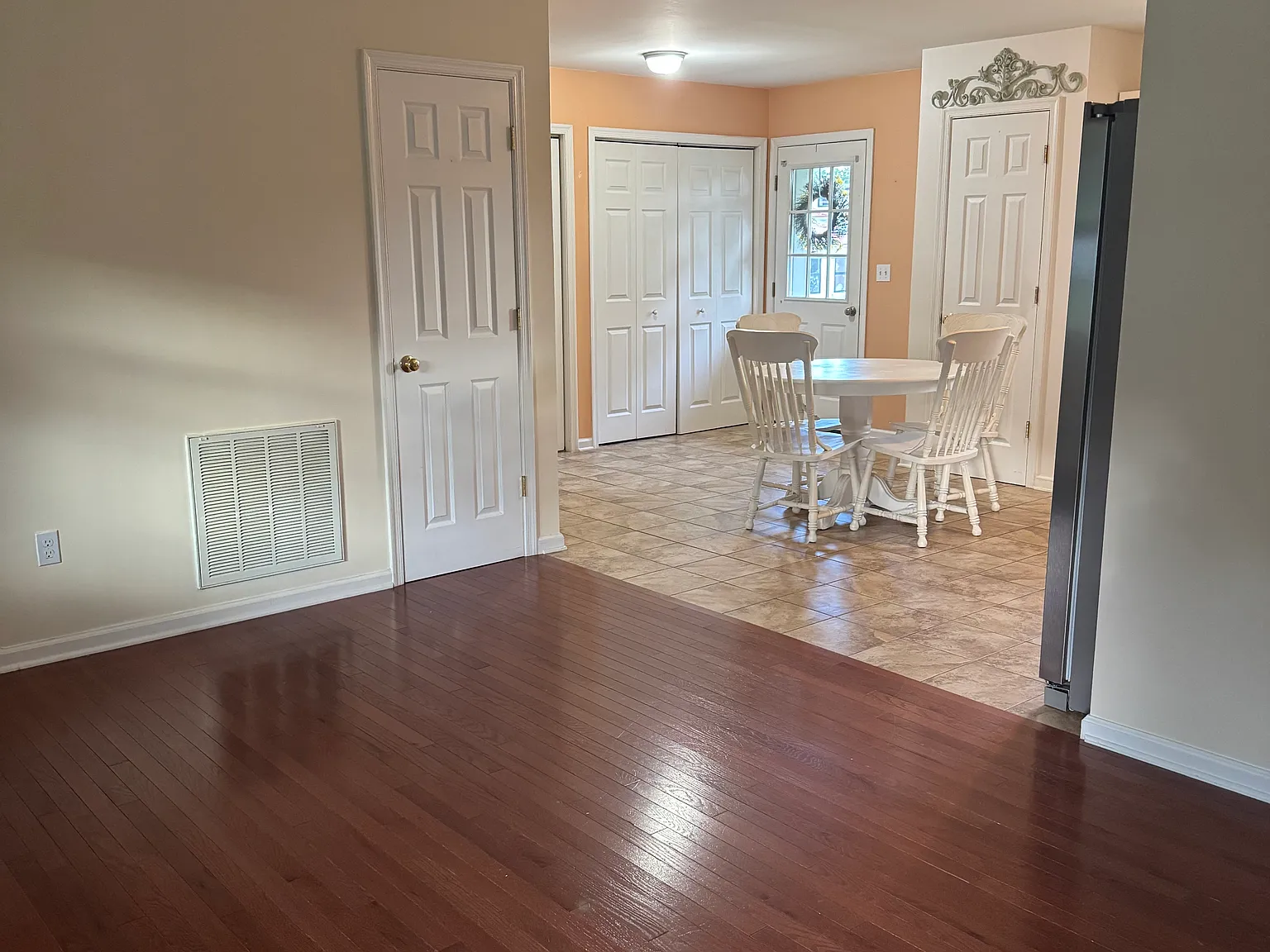 3 bed, 1104 sqft, $1,800 — Photo 2