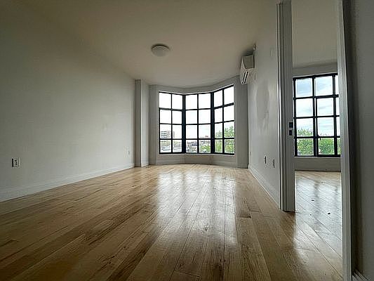 4th image of 564 Saint Johns Pl #626
