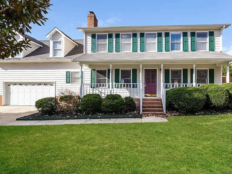 2515 Haybrook Ln — Photo 1
