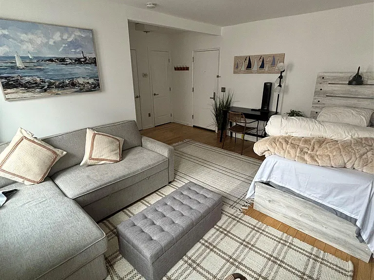 251-255 W Broadway #203 — Photo 7