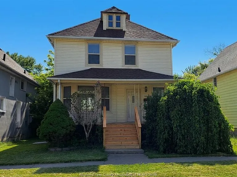 363 McKay Ave — Photo 1