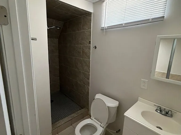 325 Rogers St — Photo 24