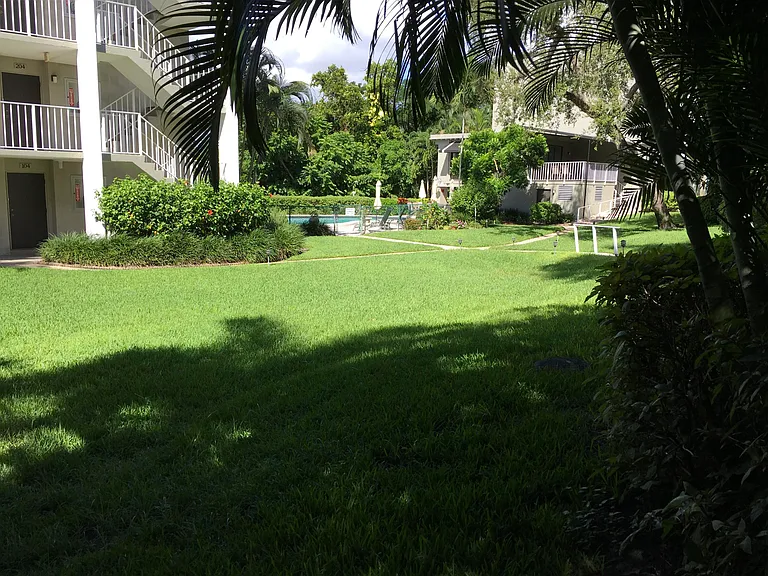 501 SW 11th Pl #106 — Photo 44