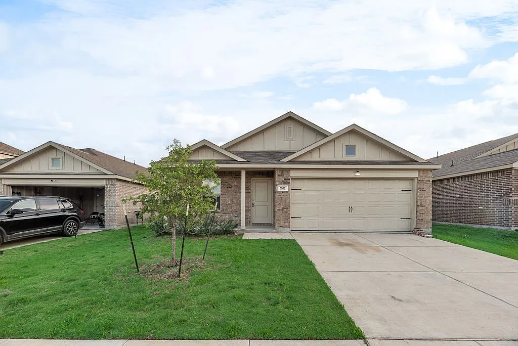 4 bed, 1667 sqft, $2,195 — Photo 3