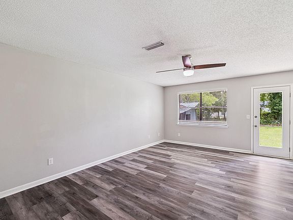 3rd image of 1907 Quince Ave