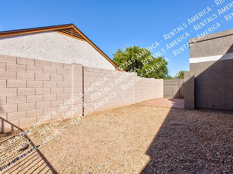 819 W Ross Ave — Photo 30